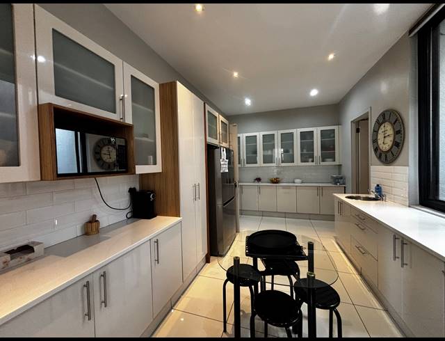 3 BEDROOM CLUSTER TO LET IN HOUGHTON ESTATE